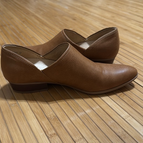 Naturalizer Women's Carlyn Slip-On Low Ankle Bootie Shootie - Picture 3 of 6